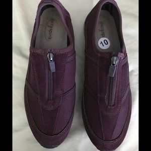 Easy Spirit Comfortable walking sneakers